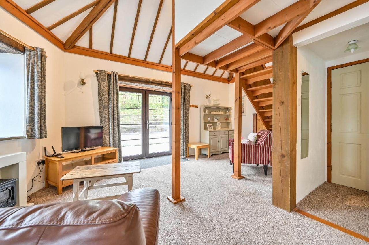 Polean Farm - With Free Animal Feeding And Pony Rides And Free Access To A Nearby Pool Holiday home *